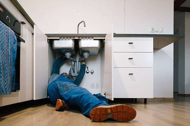 Professional Plumbing technician working in Elmendorf, TX